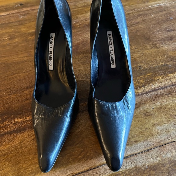 Manolo Blahnik navy leather pumps - Picture 2 of 7